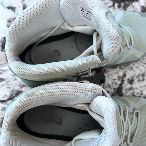 On Running Women's Gray On Cloudrock Hiking Boots Size US 9.5 - Picture 9 of 11